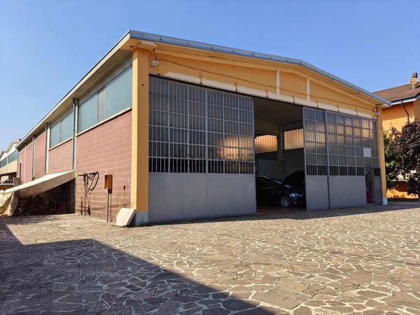 capannone in vendita a Piacenza in zona Veggioletta
