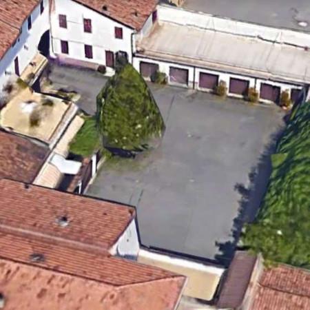 locale commerciale in vendita a Piacenza in zona Infrangibile