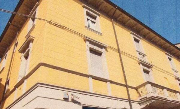 negozio in vendita a Piacenza in zona Baia del Re