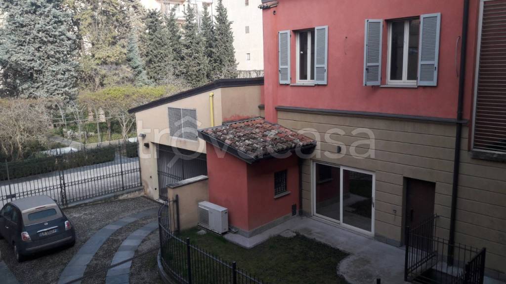 casa indipendente in vendita a Piacenza in zona Centro Storico