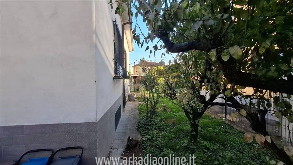 casa indipendente in vendita a Piacenza in zona Centro Storico