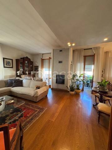 casa indipendente in vendita a Piacenza in zona Stadio