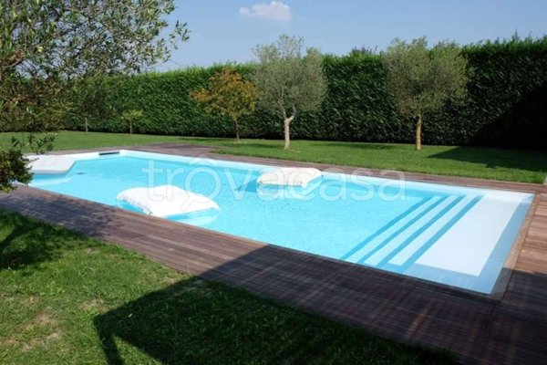 casa indipendente in vendita a Piacenza in zona Pittolo
