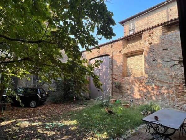 casa indipendente in vendita a Piacenza in zona Centro Storico