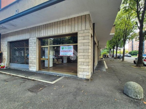 negozio in vendita a Piacenza in zona Boselli