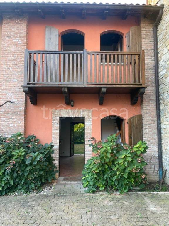 casa indipendente in vendita a Piacenza in zona Vallera