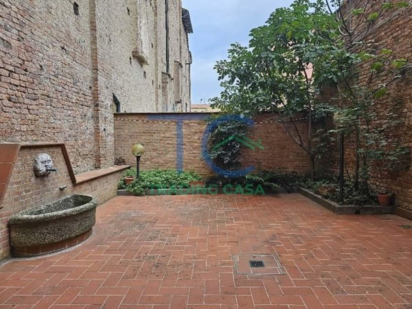 casa indipendente in vendita a Piacenza in zona Centro Storico