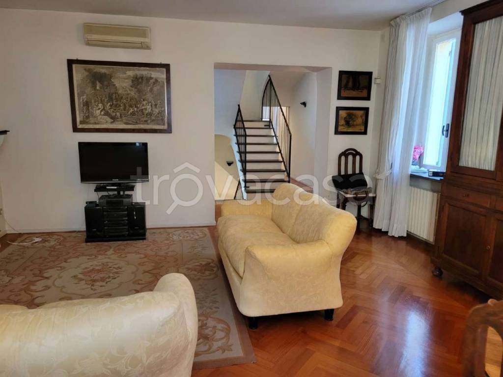 casa indipendente in vendita a Piacenza in zona Centro Storico