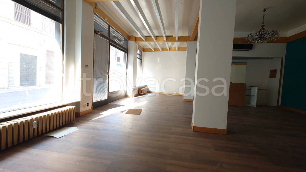 negozio in vendita a Piacenza in zona Centro Storico