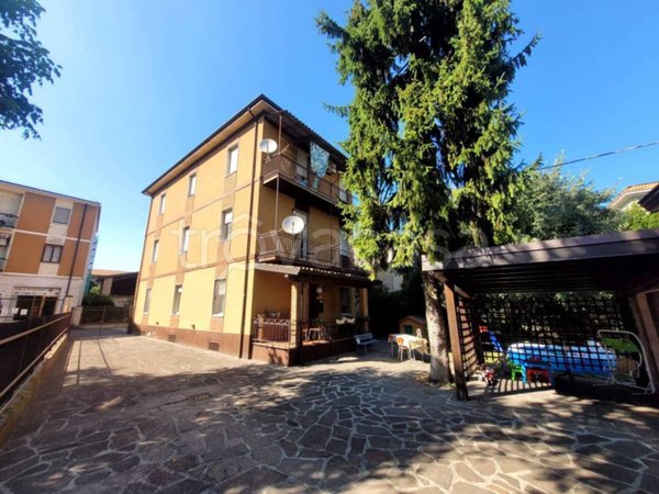 casa indipendente in vendita a Piacenza in zona Farnesiana