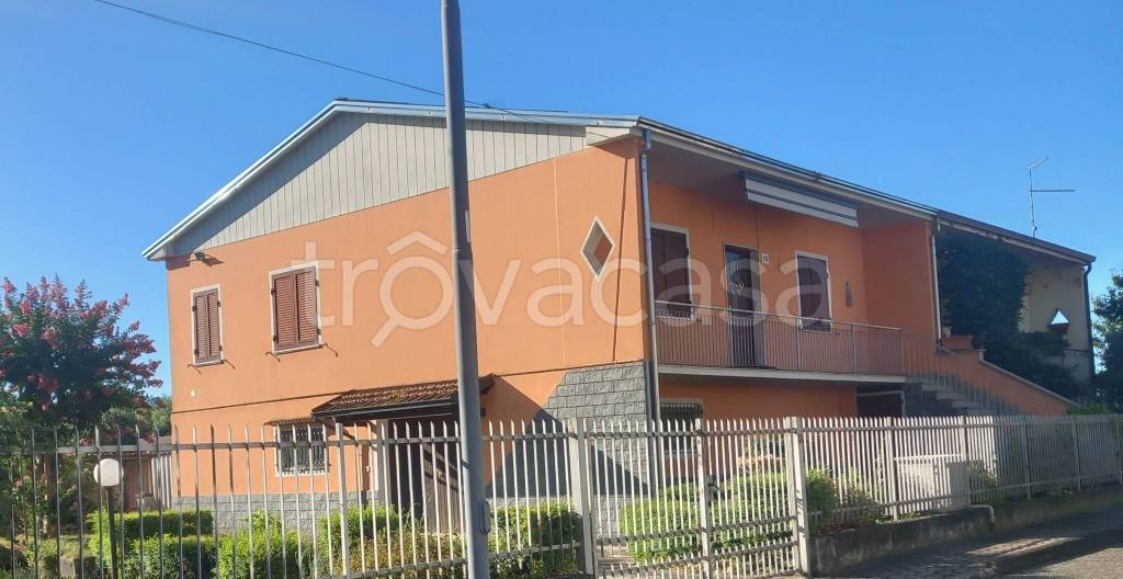 casa indipendente in vendita a Piacenza in zona Roncaglia / Fossadello