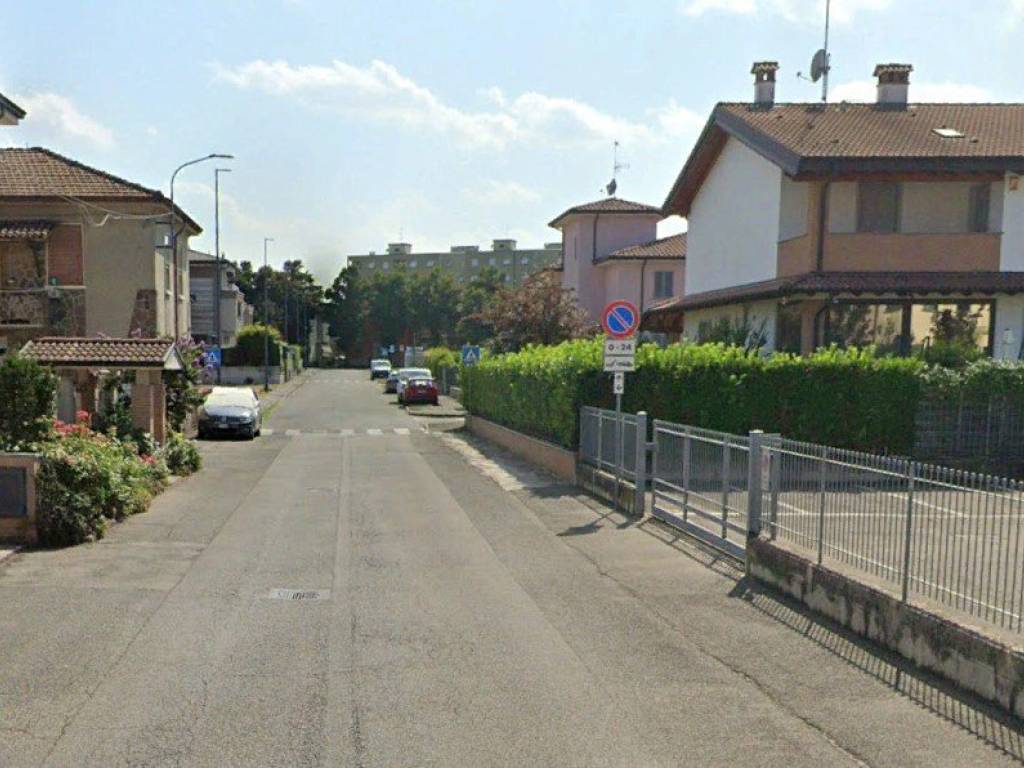 casa indipendente in vendita a Piacenza in zona Caorsana