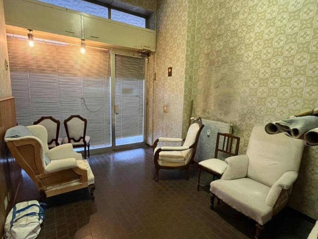 negozio in vendita a Piacenza in zona Infrangibile