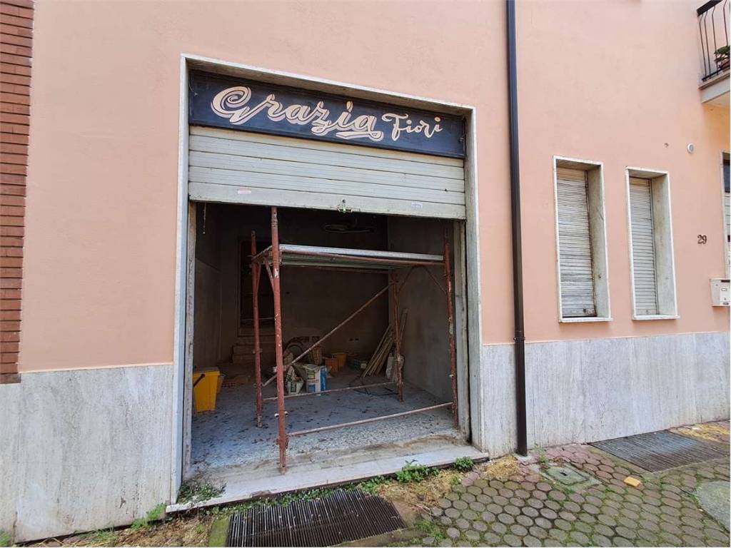 negozio in vendita a Piacenza in zona Stadio