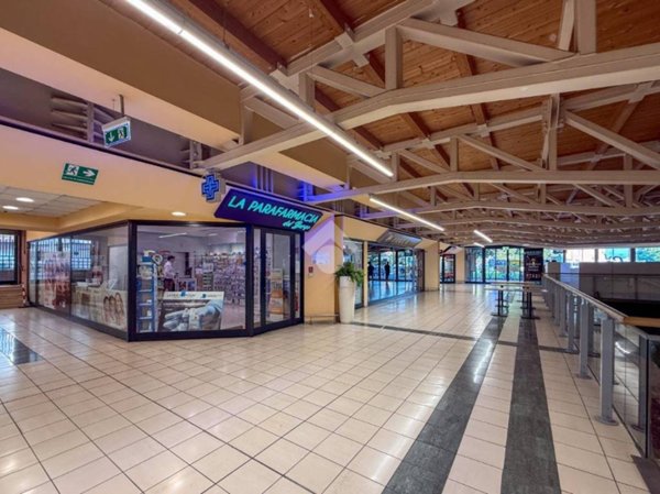 negozio in vendita a Piacenza in zona Barriera Milano