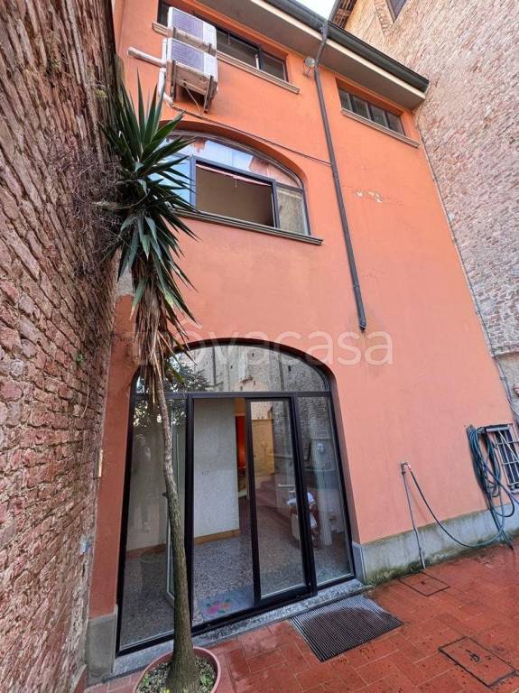 casa indipendente in vendita a Piacenza in zona Centro Storico