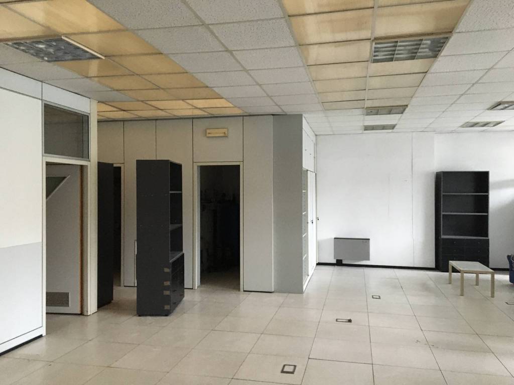 ufficio in vendita a Piacenza in zona Caorsana
