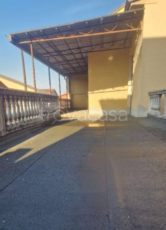 casa indipendente in vendita a Piacenza in zona Infrangibile