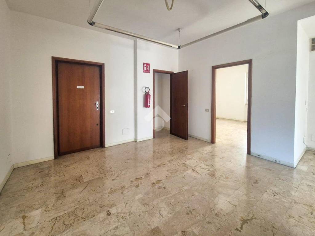 ufficio in vendita a Piacenza in zona Stadio