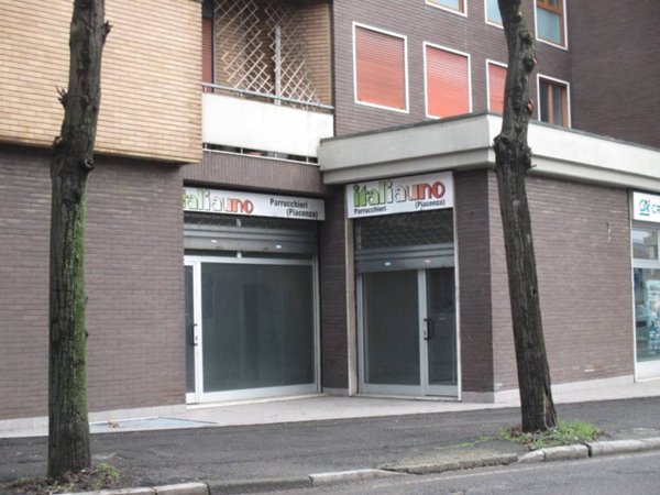 ufficio in vendita a Piacenza in zona Barriera Torino