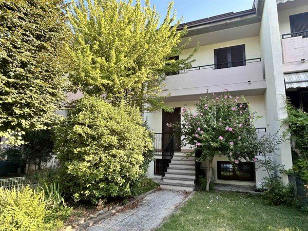 casa indipendente in vendita a Piacenza in zona Borgotrebbia