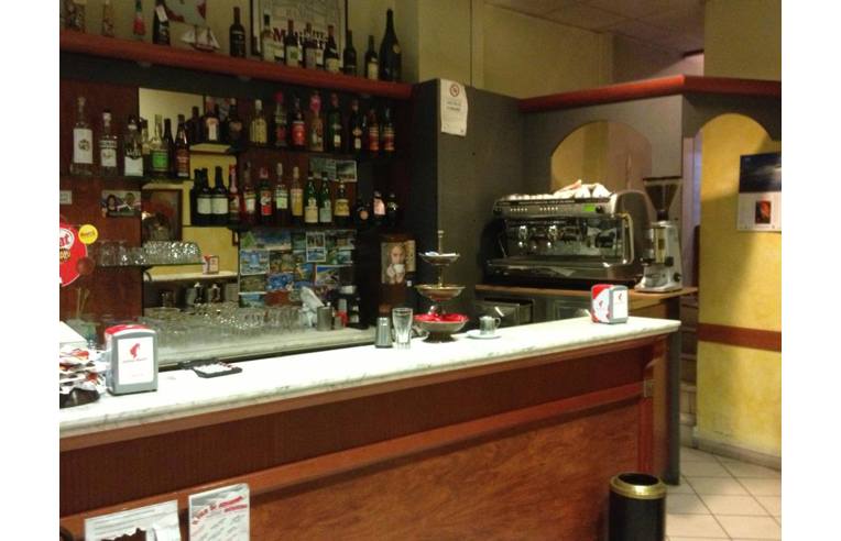 negozio in vendita a Piacenza in zona Belvedere / Quartiere Duemila