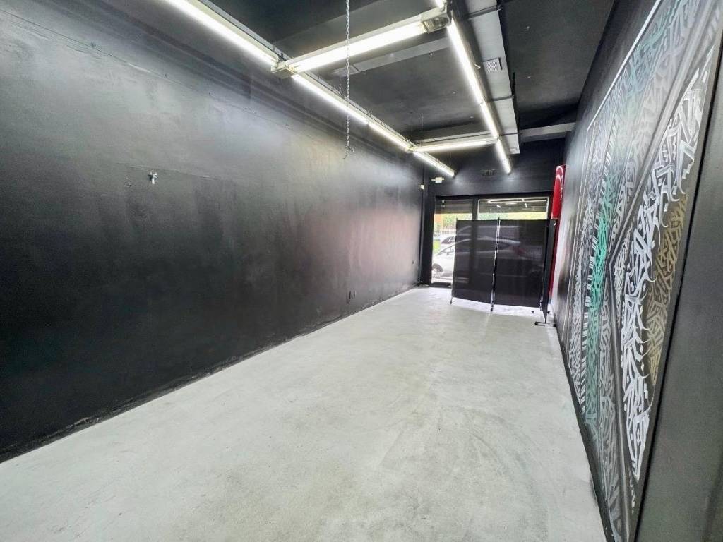 negozio in vendita a Piacenza in zona Stadio