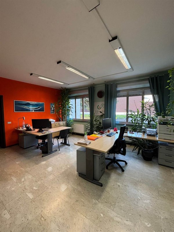 ufficio in vendita a Piacenza in zona Baia del Re