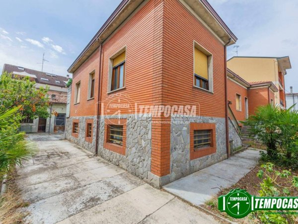 casa indipendente in vendita a Piacenza in zona Stadio