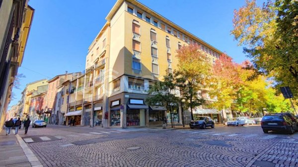 negozio in vendita a Piacenza in zona Barriera Milano