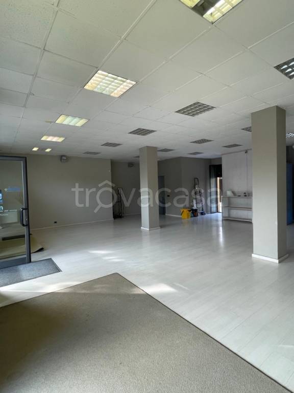 negozio in vendita a Piacenza in zona Barriera Milano
