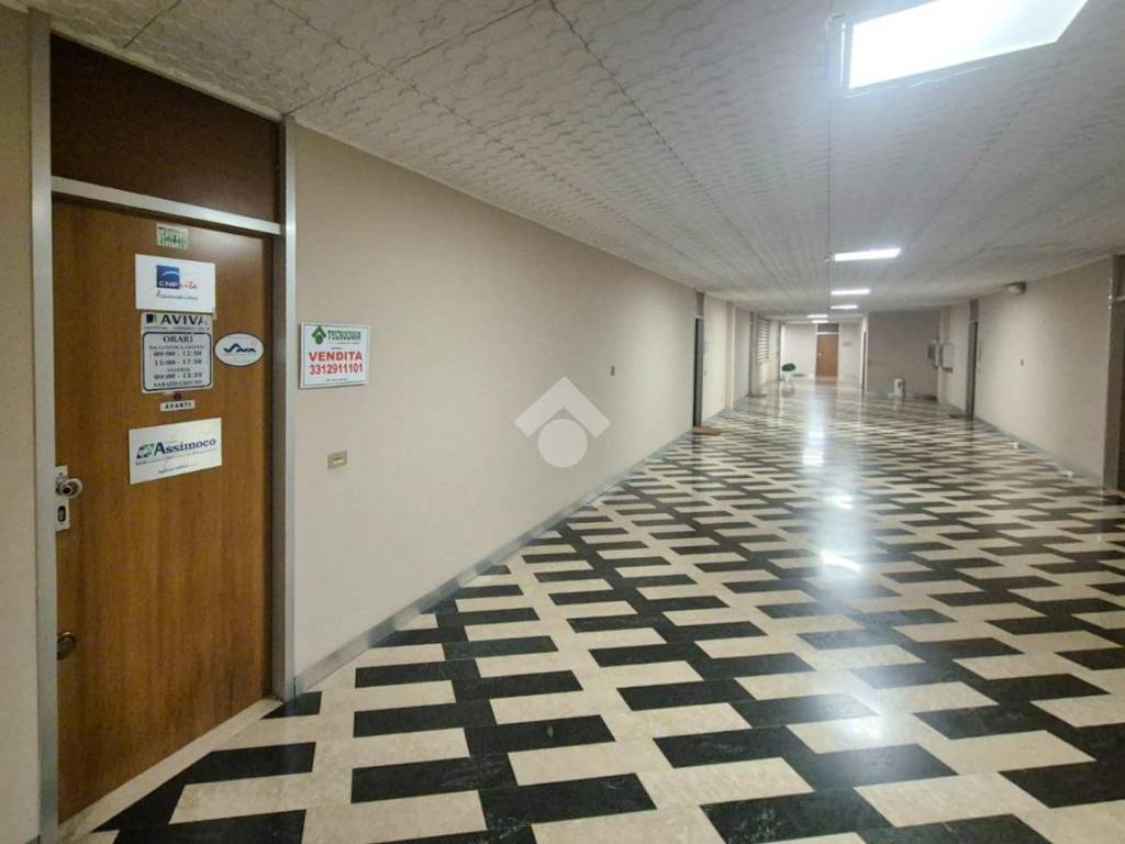 ufficio in vendita a Piacenza in zona Stadio