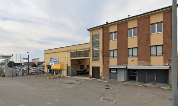 ufficio in vendita a Piacenza in zona Roncaglia / Fossadello