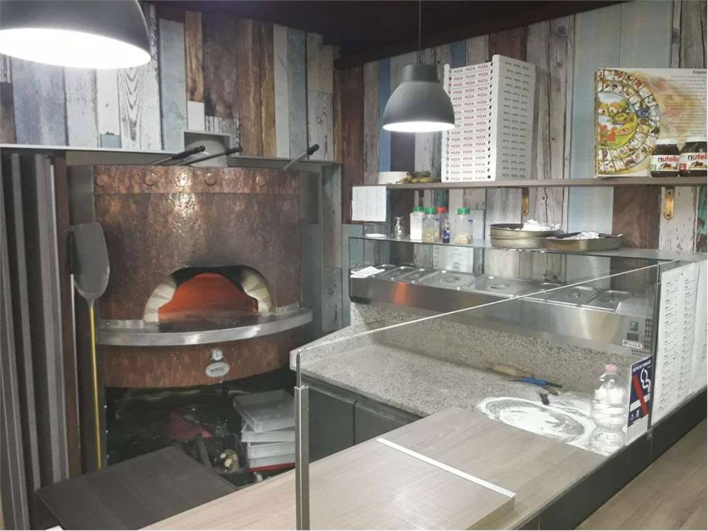 negozio in vendita a Piacenza in zona Stadio