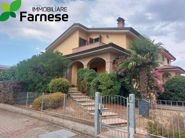 casa indipendente in vendita a Piacenza in zona Vallera