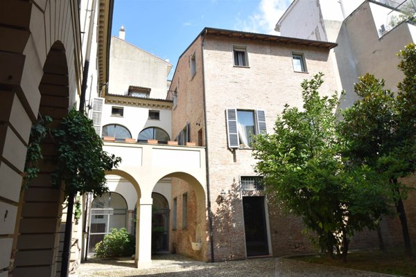 ufficio in vendita a Piacenza in zona Centro Storico