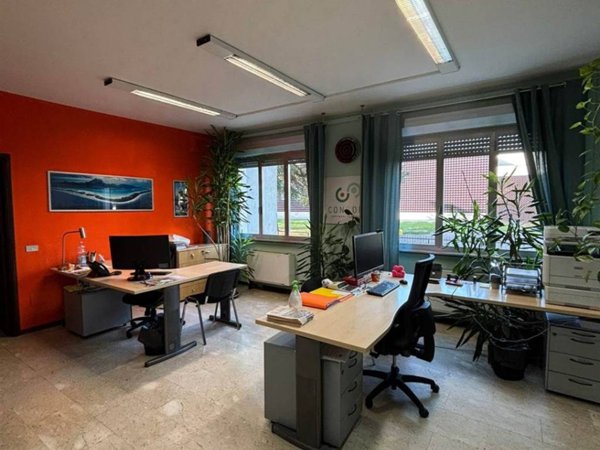 ufficio in vendita a Piacenza in zona Baia del Re