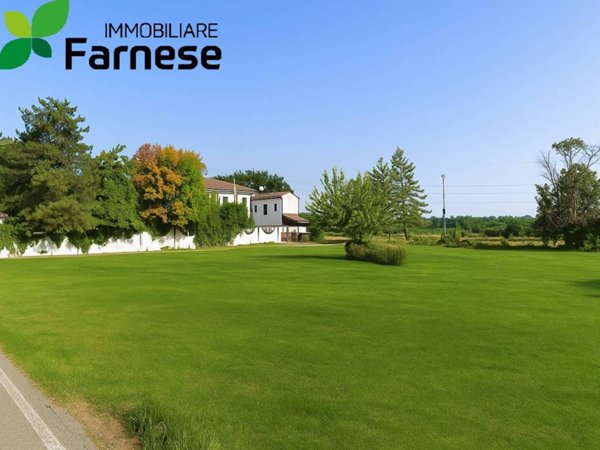 negozio in vendita a Piacenza in zona Borgotrebbia