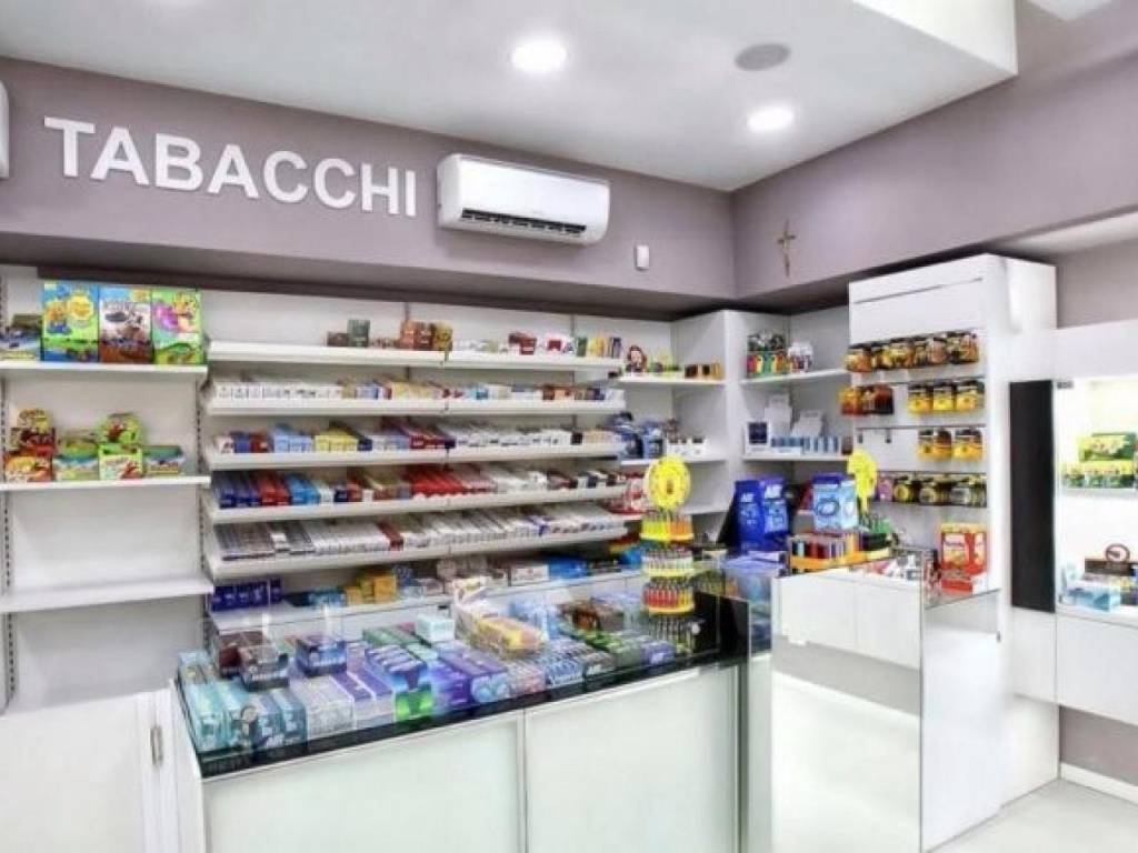 negozio in vendita a Piacenza in zona Centro Storico