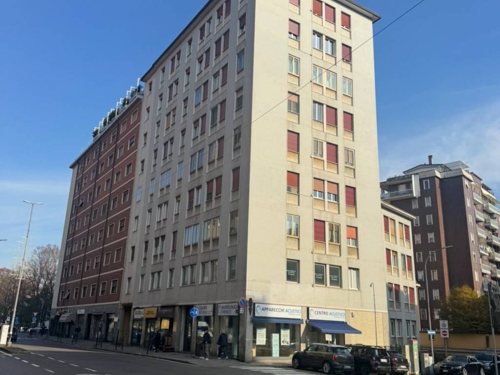 ufficio in vendita a Piacenza in zona Stadio