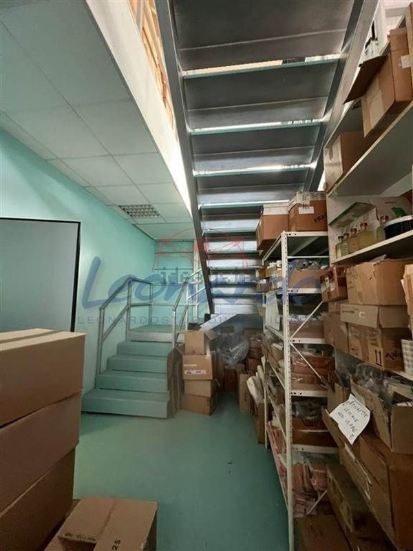 locale commerciale in vendita a Piacenza in zona Borgotrebbia