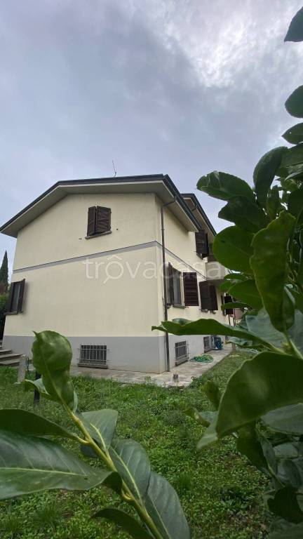 casa indipendente in vendita a Piacenza in zona Vallera