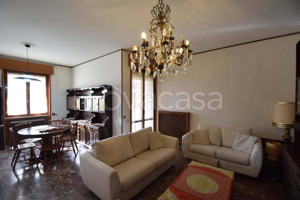 appartamento in vendita a Piacenza in zona Barriera Genova