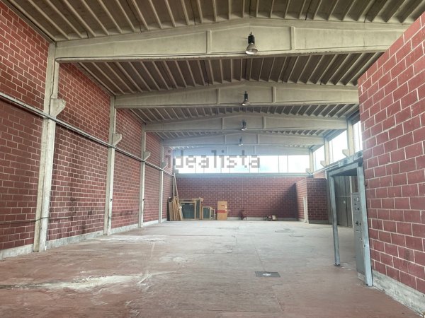 capannone in vendita a Piacenza in zona Roncaglia / Fossadello