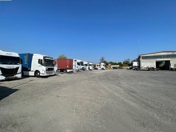 ufficio in vendita a Piacenza in zona Montale