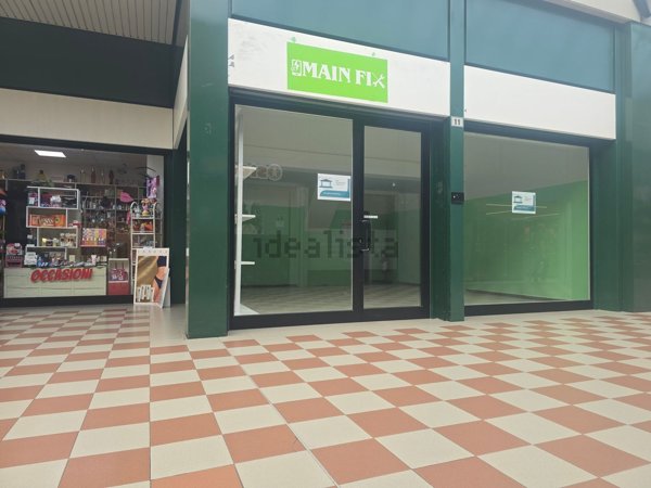 ufficio in vendita a Piacenza in zona Farnesiana