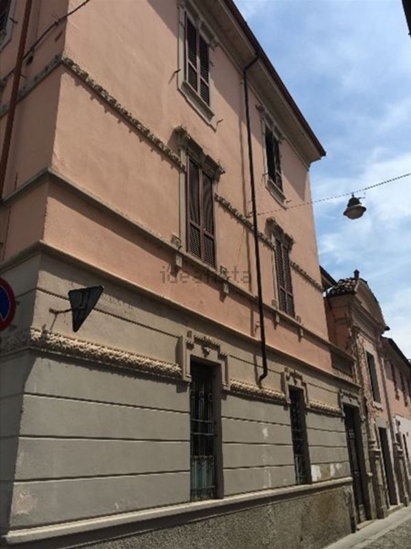 negozio in vendita a Piacenza in zona Centro Storico