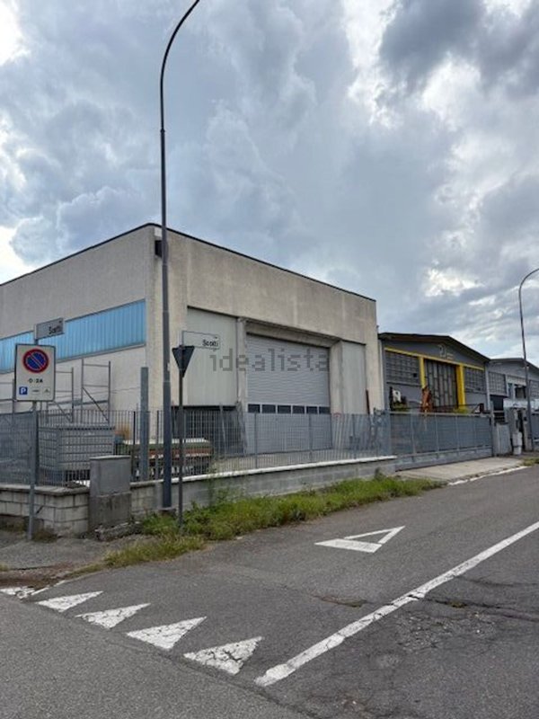 capannone in vendita a Piacenza in zona Montale
