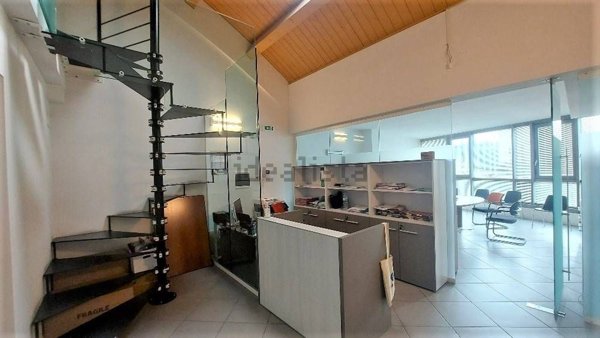 ufficio in vendita a Piacenza in zona Stadio