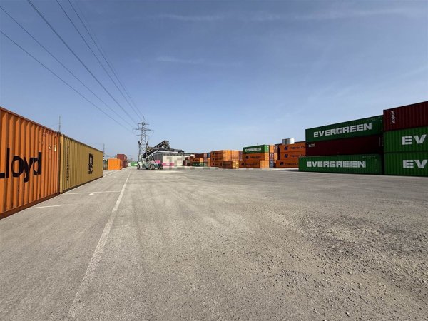 terreno industriale in vendita a Piacenza in zona Roncaglia / Fossadello